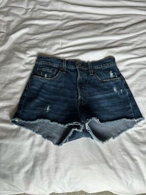 Levi's 501 High Rise Women's Shorts in Size 28 Medium Wash